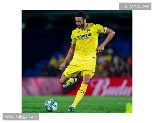 马雷斯卡比赛场边挠动下体动作被拍引发球迷热议调侃不断